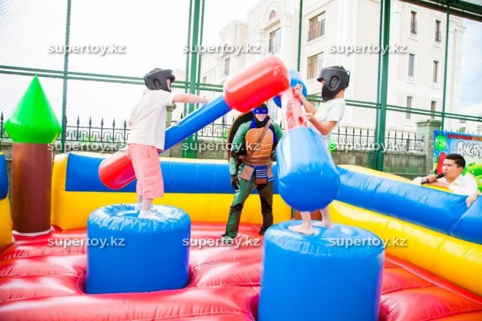 Надувной батут - игра Бои гладиаторов