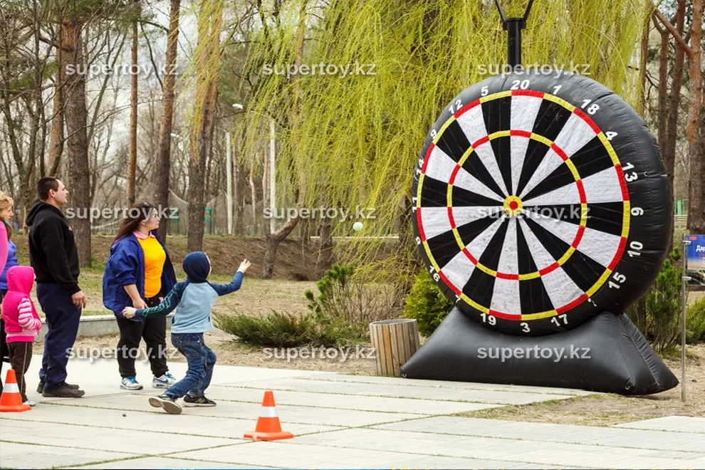 Игра-аттракцион Гигантский дартс (надувной)