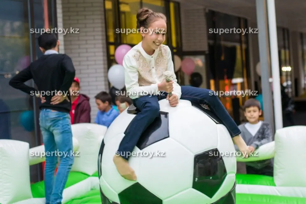 Надувной батут Родео на мяче