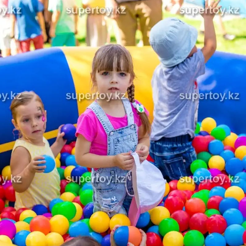 Сухой бассейн с шариками