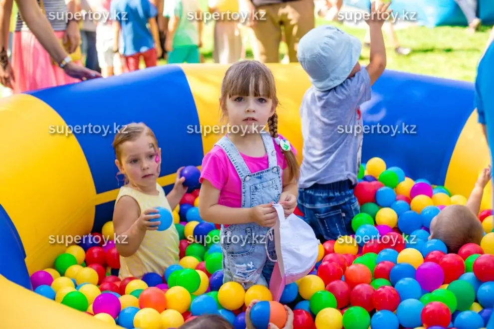 Сухой бассейн с шариками